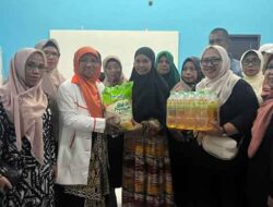 Saadiah Uluputty Bantu Korban Kebakaran di Negeri Batumerah Ambon