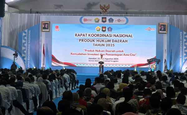 Wabup EK Rakornas Produk Hukum Daerah di Kendari2