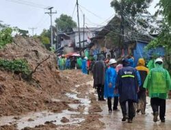 Longsor Terjang Dua Lokasi di Ambon, Wali Kota Langsung Tinjau Lapangan
