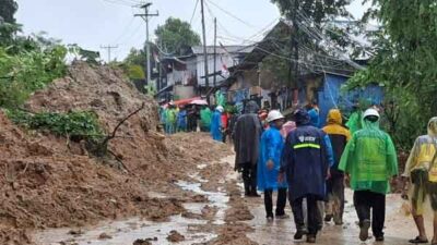 Walkot BW Tinjau 2 Lokasi Longsor 17 Agts 25