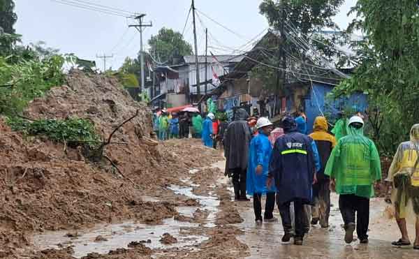 Walkot BW Tinjau 2 Lokasi Longsor 17 Agts 25