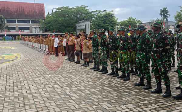 3.729 Bendera Merah Putih dibagikan Jelang HUT ke 80 RI 2 Walkot Sorong Bag2 Merah Putih2