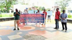 Aksi Demi Terkait SK Ketua Def DPR Kota Sorong