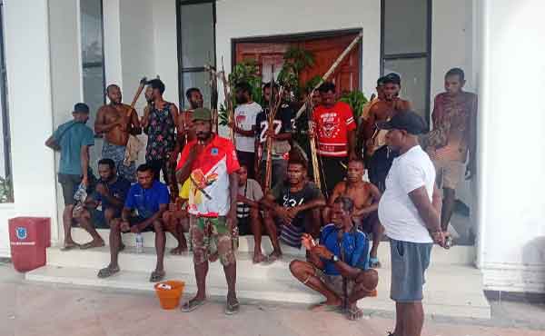 Aksi Palang Mamberamo Raya Patinus Wanimbo