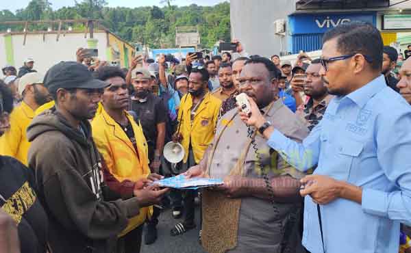 Gubernur Dominggus Janji Tindaklanjuti Tuntutan, Begini Penegasan DPRP PB 2 Aspirasi Pendemo Orgenes Wonggor