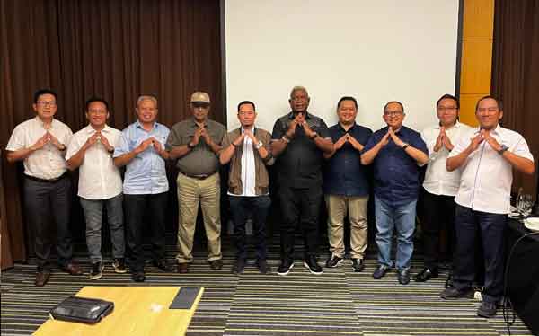 Blokade Pelabuhan Pomako Timika Akhirnya Dibuka, Soal Komunikasi Jadi Sorotan 2 Bupati JR Blokade Pel Pomako2