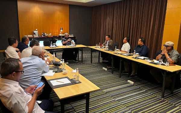 Bupati JR Blokade Pelabuhan Pomako Dibuka