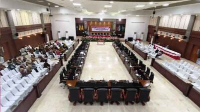 DPRD Maluku Paripurna molor