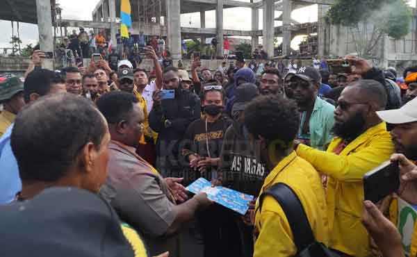 Aksi Demo Berlangsung Tertib, Forkopimda Papua Barat Terima 17 Tuntutan 1 Demo Gabungan Papua Barat