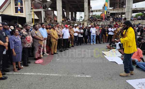 Aksi Demo Berlangsung Tertib, Forkopimda Papua Barat Terima 17 Tuntutan 2 Demo Gabungan Papua Barat2