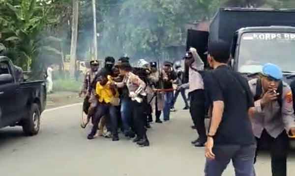 Demo Ricuh di Uncen Waena Pasca Gagal Long March: 4 Penanggung Jawab Aksi Diamankan 2 Demo Ricuh Abepura 30 9 2025 2