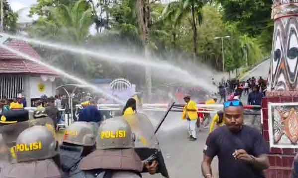 Demo Ricuh di Uncen Waena Pasca Gagal Long March: 4 Penanggung Jawab Aksi Diamankan 1 Demo Ricuh Abepura 30 9 2025