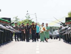 Pangdam XVII/Cenderawasih Tiba Disambut Tradisi Penerimaan
