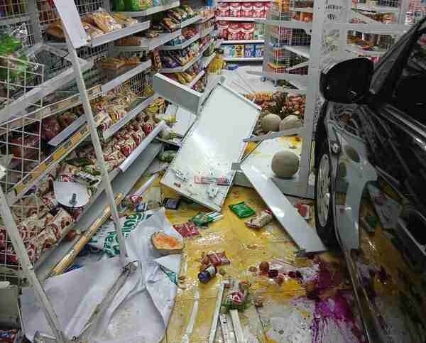 Di Entrop, Honda Brio Seruduk Dua SPM Hingga Masuk ke dalam Toko 2 IMG 20250910 WA0049