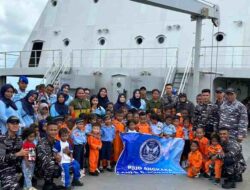 Koarmada III Kenalkan Dunia Maritim kepada Anak TK Paud Angkasa di KRI TWD-526