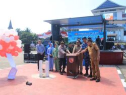 Sambut HUT ke 80 TNI, Wagub Maluku Resmi Buka Pasar Murah-Pembagian Sembako