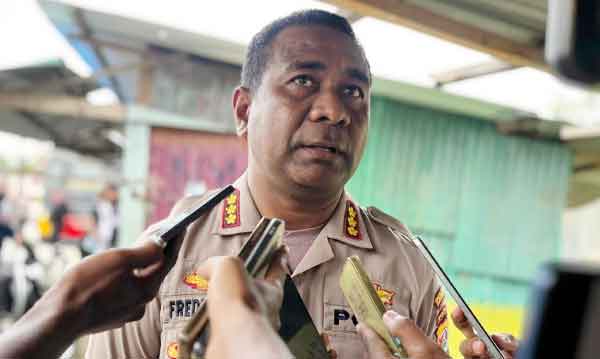 Kapolresta JPR Kota Kombes Maclarimbon