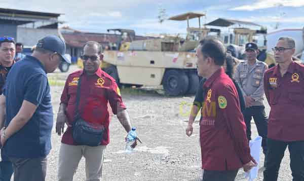 Hakim Tipikor Tinjau Langsung, Kuasa Hukum Ajukan Pinjam Pakai Alat Berat PT KMP 3 Kasus Aerosport Mimika Hakim Tinjua Lokasi3
