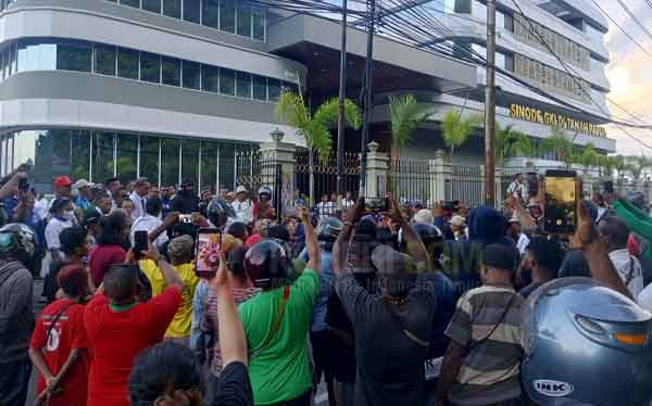 Pdt Andrikus Mofu : GKI di Tanah Papua Menyesal Bergabung dengan NKRI 2 Pdt Andrikus Mofu Sinode GKI di Tanah Papua2