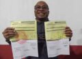 ASN Mimika Suto Rontini mennjukkan bukti pengembalian kelebihan bayar perjalanan dinas sebesar Rp200 juta yang pembayaranna dilakukan secara bertahap yaitu sebanyak dua kali masing-masing pada tanggal 1 Juli 2025 dan 29 Juli 2025 sebelum 60 hari sesuai rekomendasi BPK / Foto : EHO