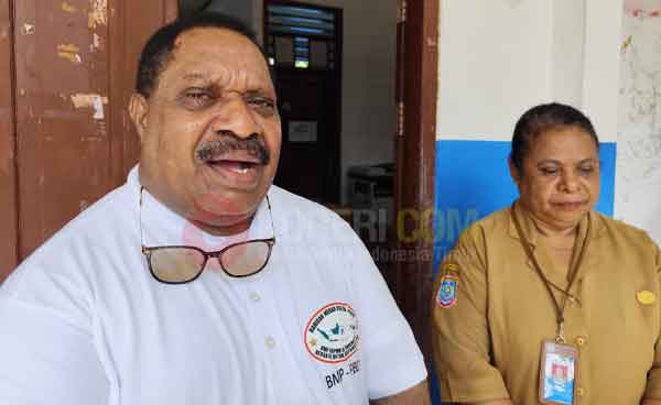 Kunjungi SD YPK Elim Malanu, Ini yang Dilakukan BMP PBD 3 Alfons Kambu DPD Barisan Merah Putih PBD5