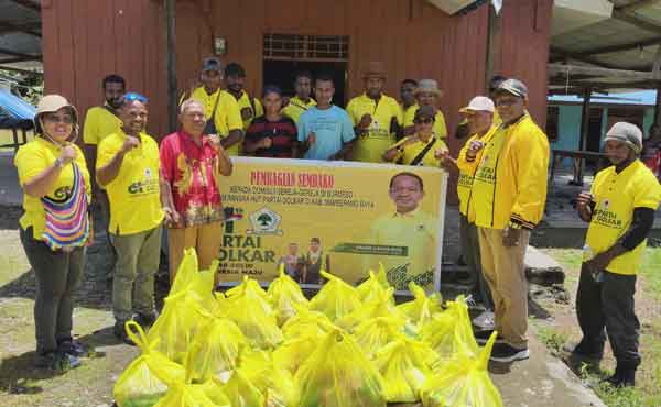 HUT ke 61, Golkar Mamberamo Raya Sambangi Denominasi Gereja Bagi Paket Sembako 1 Golkar Mambraya HUT ke 61 Bagi2 Paket Sembako