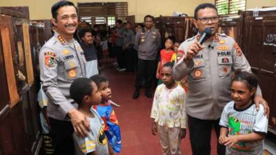 Kapolda Papua Bantu Anak-Anak Panti Asuhan Terdampak Kebakaran