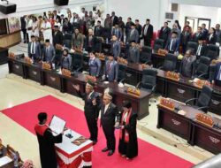 Dua Pimpinan DPRK Dilantik, Wali Kota Sorong Harap Perkuat Komunikasi