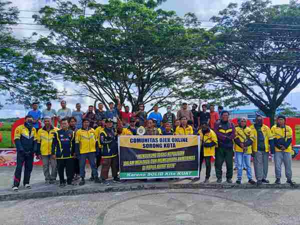 Gabungan Komunitas OJOL Kota Sorong Deklarasi Menjaga Kamtibmas Kota Sorong di Taman Sorong City, Kota Sorong, Papua Barat Daya, Rabu (15/10/2025). Foto/Ist