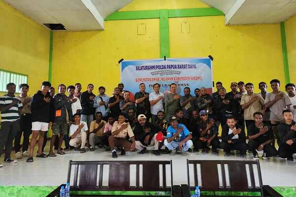 Tingkatkan Peduli Kamtibmas, Polda PBD Silaturahmi Bersama Komunitas Anak Jalanan 1 IMG 20251025 WA0014