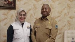 Anindya Bakrie Akan Lantik Pengurus Kadin Papua Barat Jumat Pekan Ini 6 Ketua KADIN Papua Barat Suryati Faisal bersama Gubernur Papua Barat Drs Dominggus Mandacan,M.Si.Foto/Ist