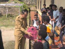 Kunjungi Korban Kebakaran di SPN Polda Papua, Pj Gubernur Berbagi Tali Asih