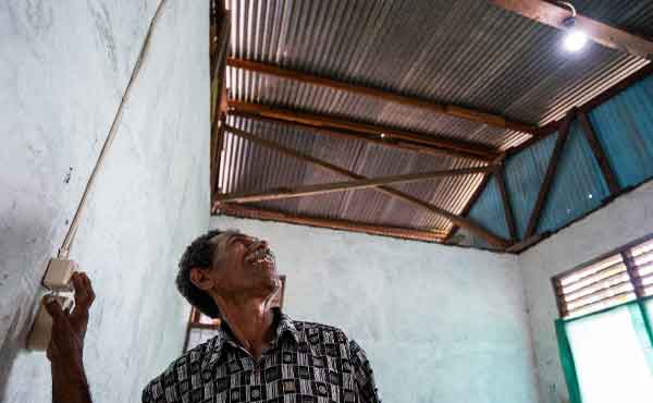 PLN Wujudkan Mimpi 204 Keluarga Prasejahtera di Papua, Salurkan Pasang Listrik Gratis 2 PLN 204 Warga Papua Bantuan Listrik Gratis2