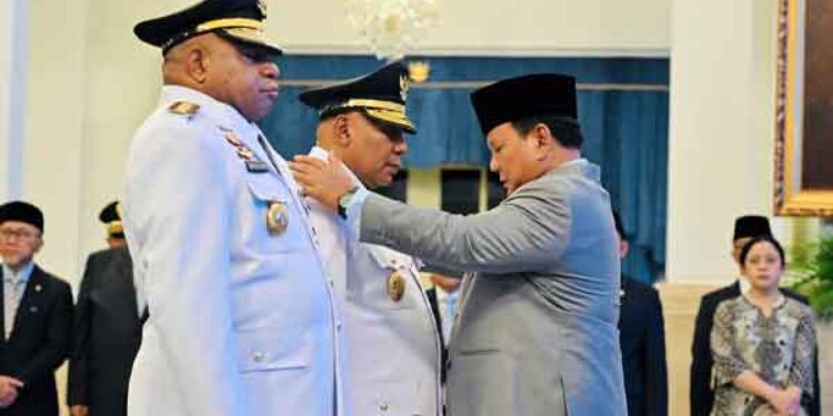 Presiden Lantik Fakhiri Rumaropen