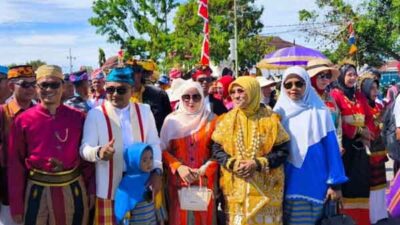 Saadiah Uluputty Karnaval Budaya HUT 26 BURU