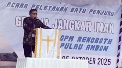 Walkot BW Batu Pertama Gereja Anak Jangkar
