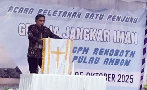 Walkot BW Batu Pertama Gereja Anak Jangkar