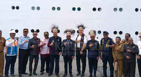 Sambut Kedatangan Kapal Pesiar MV Odyssey, Ini Harapan Wali Kota Sorong 2 Walkot Sorong Kapal Pesiar Odissey