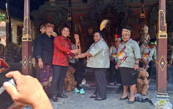 Studi Tiru ke 3 Daerah, Dekranasda Mimika Fokus Pelajari Ini 1 Dekranasda Mimika Studi Tiru Gianyar Bali