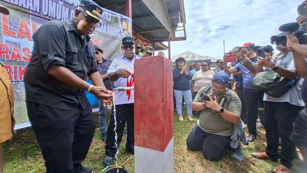 Masyarakat Uta dan Mupruka Kini Terlayani Air Bersih, Begini Pesan Bupati Rettob 2 IMG 20251103 WA0023