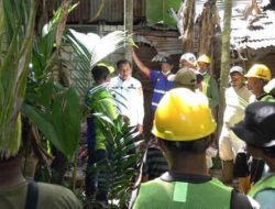 Respon Cepat, Wawali Pimpin Pasukan Kuning – Biru Atasi Sampah di Waena