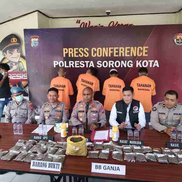Polresta Sorong Kota Kembali Ungkap Kasus Peredaran Narkotika, 4 Pelaku Ditangkap 2 IMG 20251103 105937