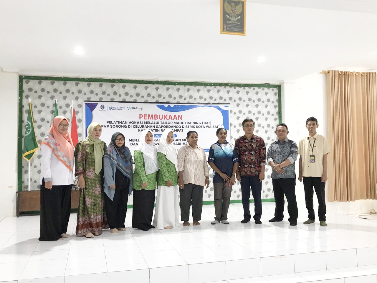 BPVP Gandeng PW Fatayat NU Gelar Pelatihan Menjahit dan Merias 1 Pelatihan Menjahit Pakaian dan Merias Wajah yang digelar BPVP dan PW Fatayat NU di Kabupaten Raja Ampat, Jumat (7/11/2025). Foto/Ist