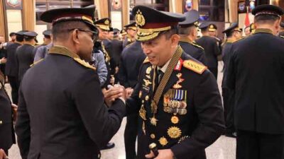 Pengabdian Luar Biasa Bawa Kapolda Papua Terima Bintang Bhayangkara Pratama