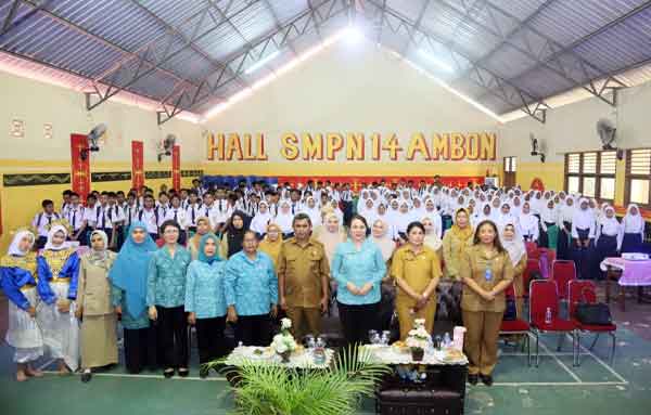 TP PKK Lanjut Sosialisasi Cegah Kekerasan, Sasar Guru-Murid di SMPN 14 Ambon 2 Lisa Wattimena Sos Cegah Kekerasan SMP 14 2