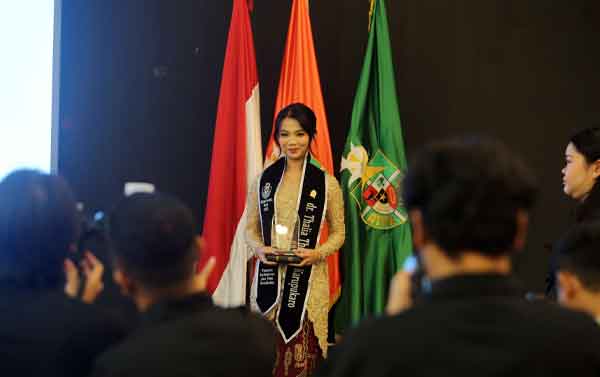 PTFI suku Amungme n Kamoro Raih Dokter