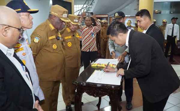 Pemkot Jayapura-Perbankan Teken PKS Kelola Pembayaran Parkir Digital 1 Pemkot