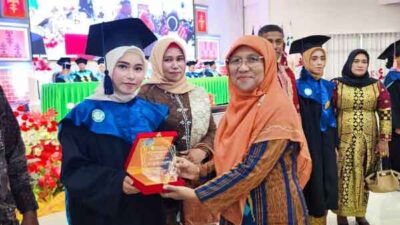 Saadiah Uluutty Wisuda Poltekes Kemenkes Mal