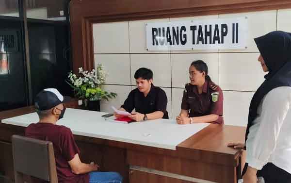 Diserahkan ke Kejari Sorong, Tersangka Kekerasan Seksual Tak Akui Perbuatannya 1 Tersangka Kekerasan Seksual di Sorong Tahap II