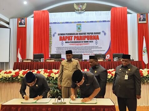 DPRP - Eksekutif Sepakati KUA/PPAS Rancangan APBD Papua Barat 2026 2 1000180675 1 optimized 50